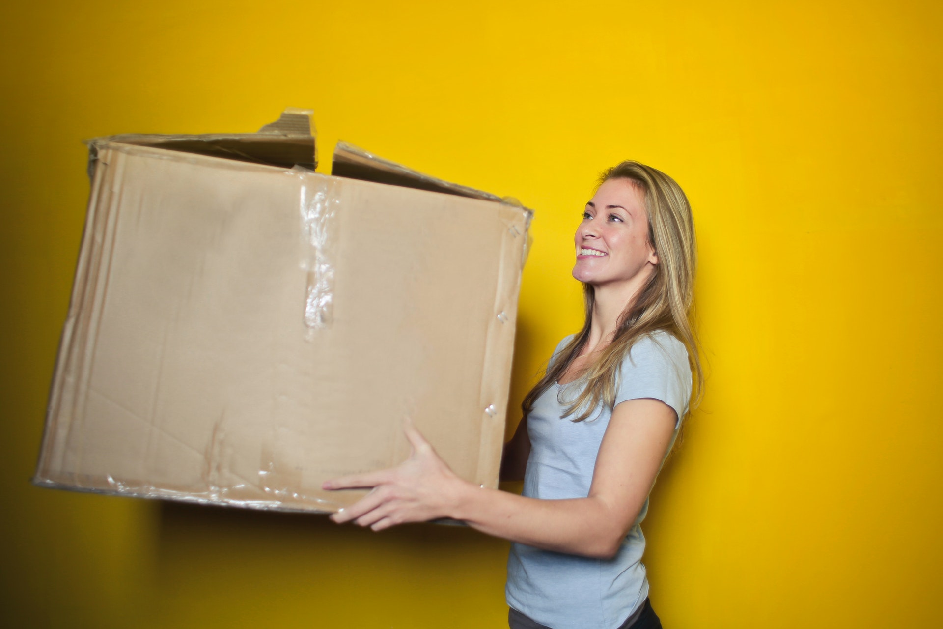 Seven Tips to Help Someone Move