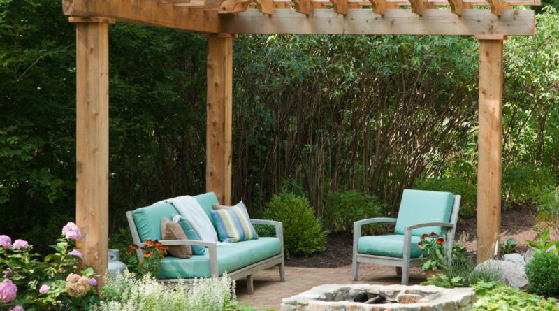 How to Transform Your Backyard Into a Relaxing Outdoor Oasis