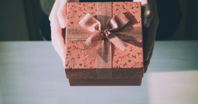 How to be a More Thoughtful Gift Giver
